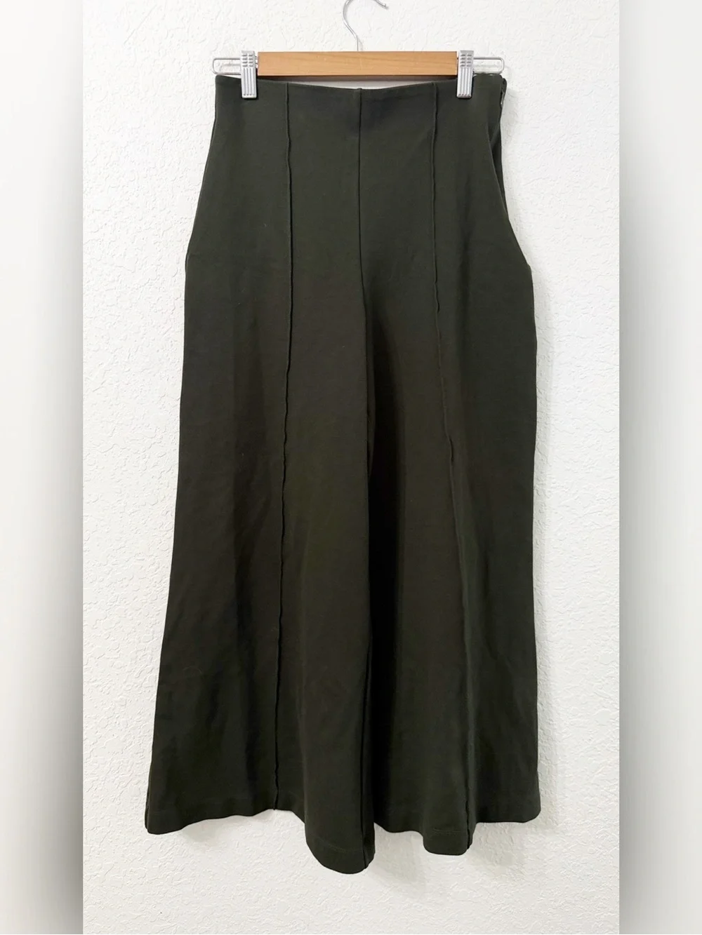 Quince - Ultra-Stretch Ponte Super Wide Leg Ankle Pants - M - Picture 2 of 12